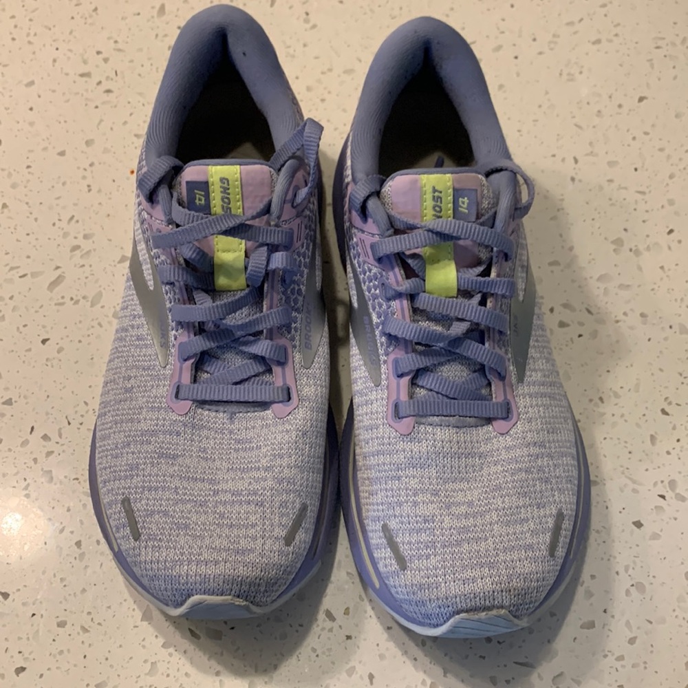 Women’s size 7 brooks running sneaker